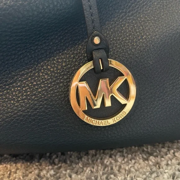 Michael Kors two totes in one reversible open tote with matching wristlet - Picture 5 of 13